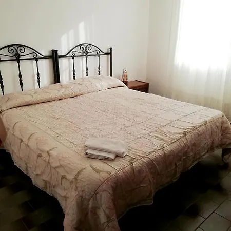 House With 4 Bedrooms In With Furnished Garden And Wifi 15 Km From The Holiday home