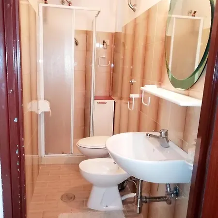 House With 4 Bedrooms In With Furnished Garden And Wifi 15 Km From The