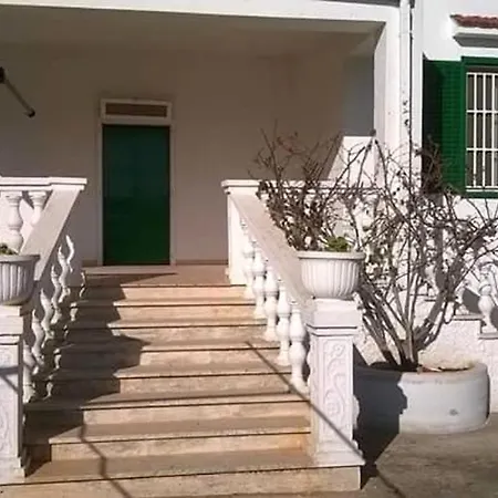 Holiday home House With 4 Bedrooms In With Furnished Garden And Wifi 15 Km From The