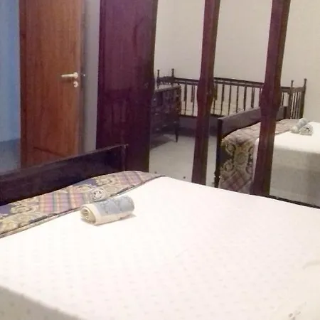 House With 4 Bedrooms In With Furnished Garden And Wifi 15 Km From The Holiday home